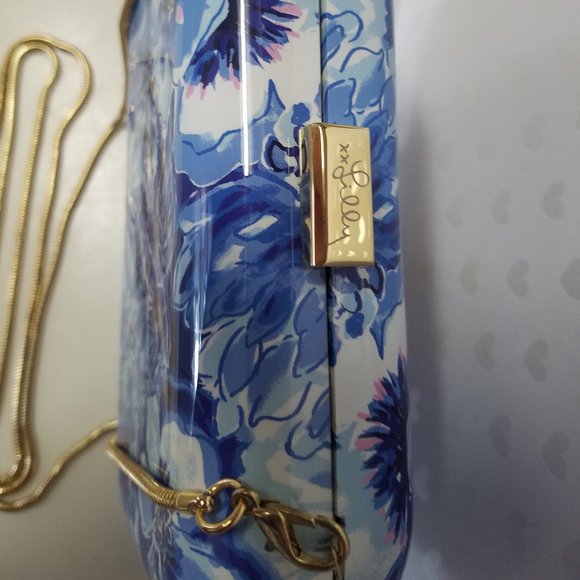 Vintage Lilly Pulitzer Diamond Jubilee Lucite Clutch Pill Box with Blue Flowers - Picture 2 of 6